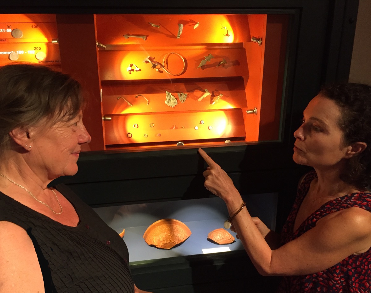 Rencontres – Corinne de Checchi, responsable de l’action culturelle et scientifique au musée du Lac à Sanguinet dans les Landes Rencontre avec Corinne de Checchi, responsable de l'action culturelle et scientifique au musée du Lac à Sanguinet dans les Landes, pour « La dune avance »