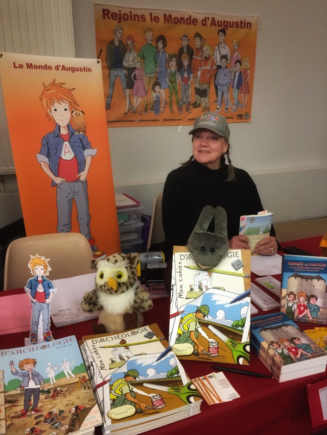 Salon du livre des Essarts-le-Roi Christiane Angibous-Esnault au Salon du livre des Essarts-le-Roi